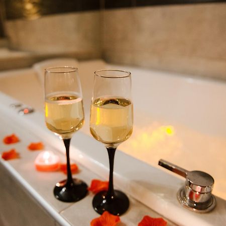 La Suite Romantique Avec Jacuzzi Au Coeur De Perpignan Exterior foto