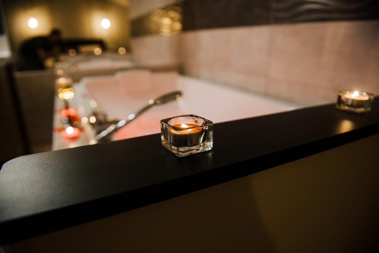 La Suite Romantique Avec Jacuzzi Au Coeur De Perpignan Exterior foto