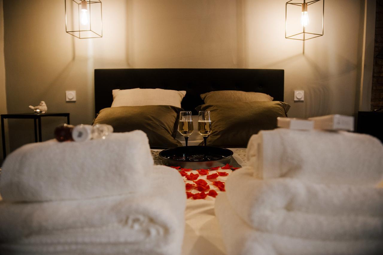 La Suite Romantique Avec Jacuzzi Au Coeur De Perpignan Exterior foto