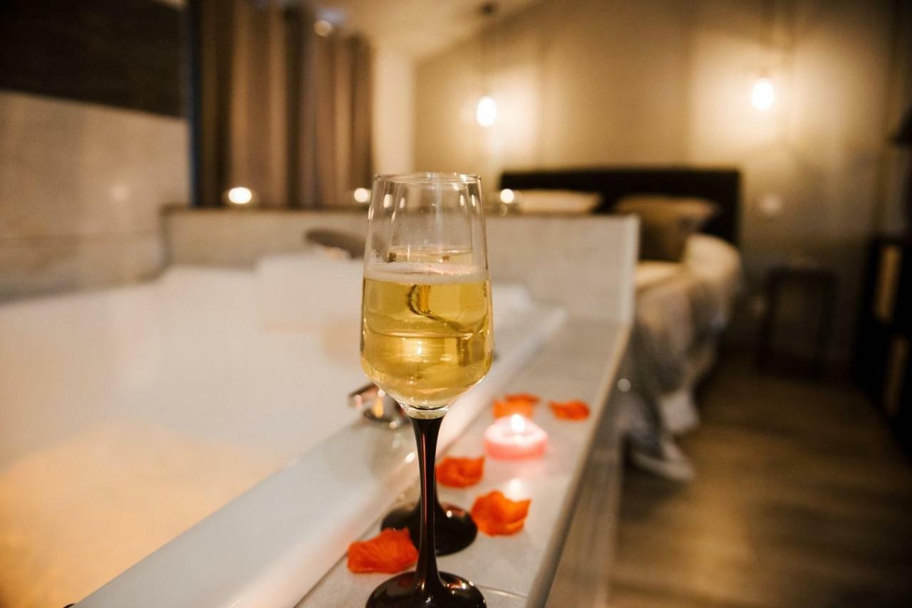 La Suite Romantique Avec Jacuzzi Au Coeur De Perpignan Exterior foto